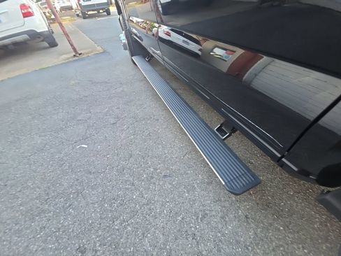 Used 2025 Ford F350 Lariat w/ Lariat Ultimate Package AWD/4WD image 19