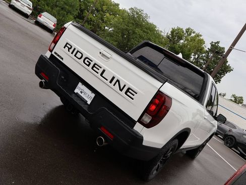 Certified 2024 Honda Ridgeline Black Edition image 7