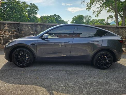 Used 2023 Tesla Model Y Long Range AWD/4WD image 8