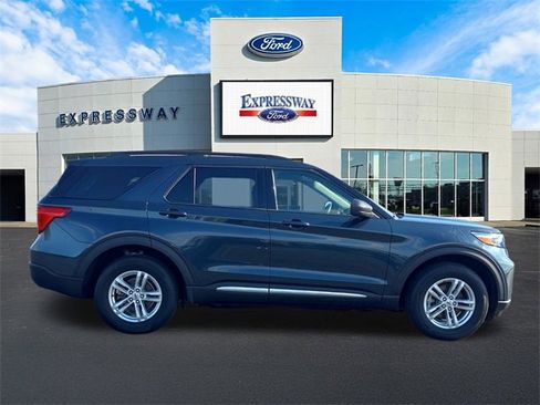 Used 2023 Ford Explorer XLT w/ Equipment Group 202A image 5