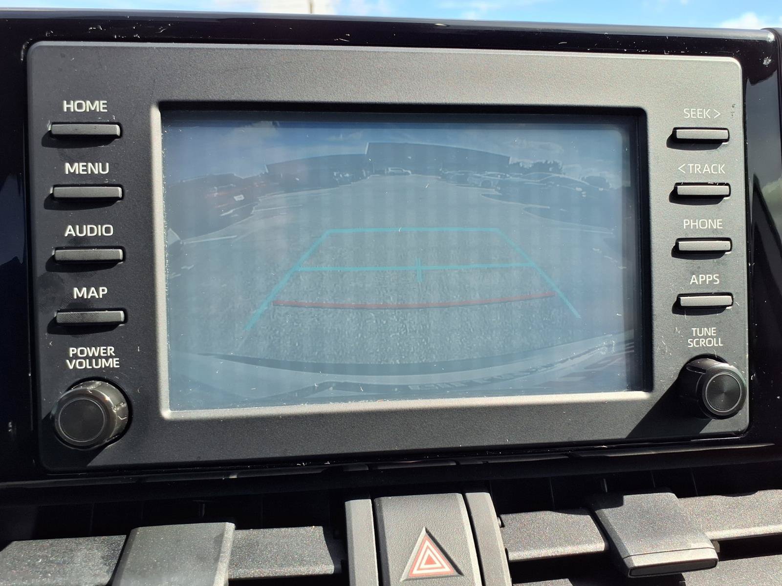 Used 2019 Toyota RAV4 LE FWD image 5