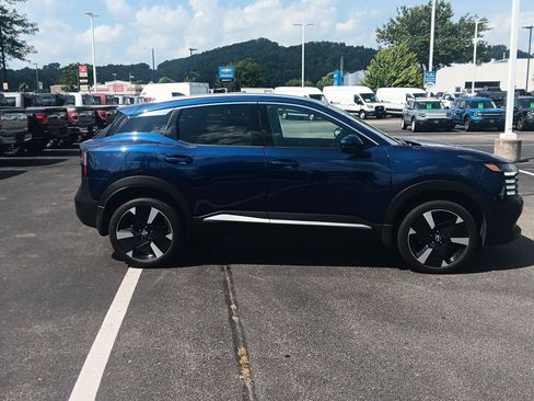 Used 2025 Nissan Kicks SR FWD image 3