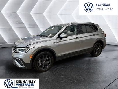 Used 2024 Volkswagen Tiguan SE w/ Panoramic Sunroof Package