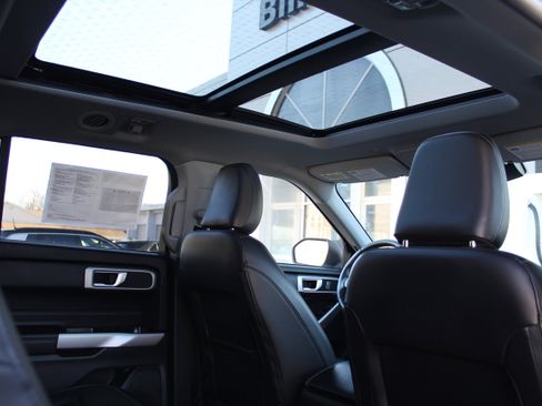 Used 2022 Ford Explorer XLT w/ Equipment Group 202A image 16