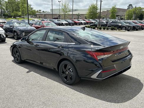 New 2026 Hyundai Elantra SEL Sport Premium FWD image 5