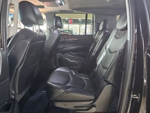 Used 2015 Cadillac Escalade ESV Premium image 28