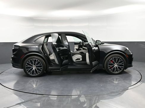 Certified 2025 Porsche Macan 4S Electric image 35