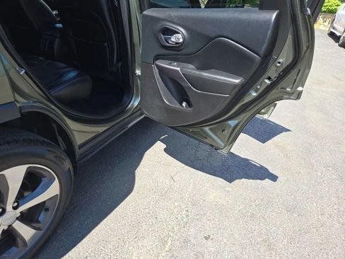 Used 2019 Jeep Cherokee Limited w/ Trailer Tow Group AWD/4WD image 29