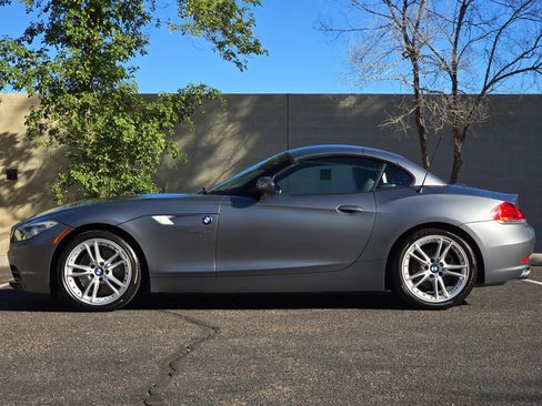 Used 2009 BMW Z4 sDrive30i image 9