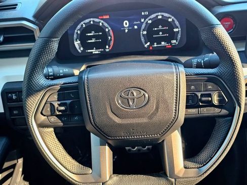 Used 2024 Toyota Tacoma TRD Sport AWD/4WD image 31