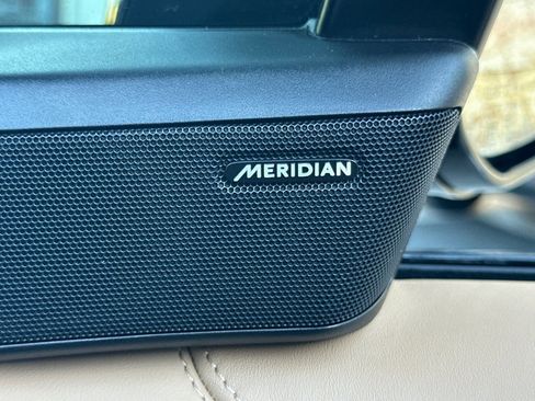 Used 2025 Land Rover Range Rover SE image 24