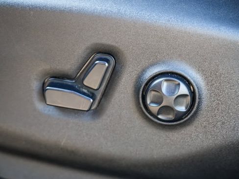 Used 2020 Chrysler Pacifica Limited w/ Advanced Safetytec Group image 21