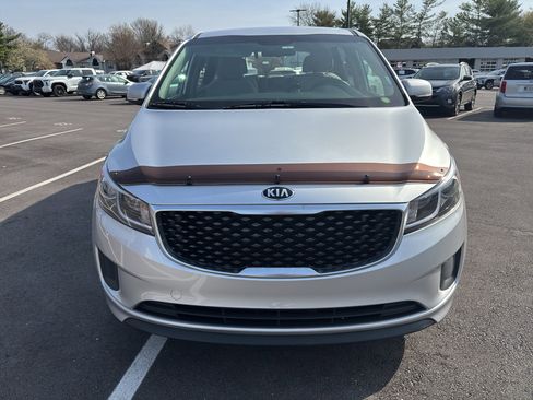 Used 2017 Kia Sedona L image 2