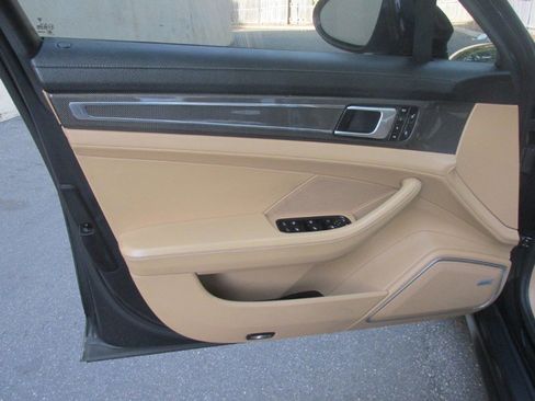 Used 2018 Porsche Panamera 4 image 92