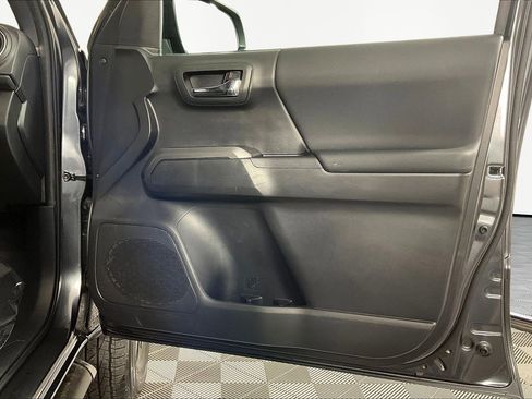 Used 2022 Toyota Tacoma TRD Sport image 29