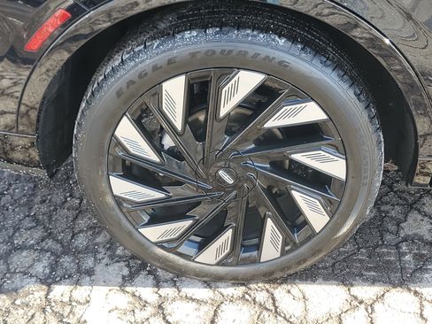 Certified 2024 Lincoln Nautilus Reserve w/ Equipment Group 203A image 7