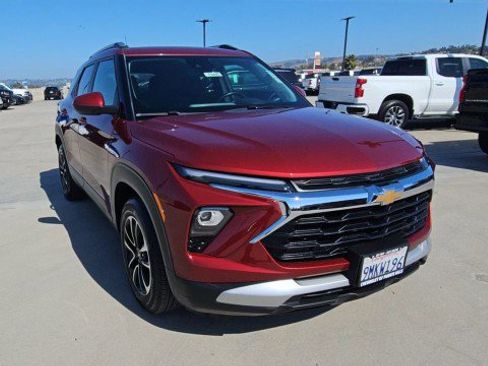 Used 2024 Chevrolet TrailBlazer LT w/ Convenience Package FWD image 2