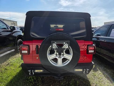 Used 2018 Jeep Wrangler Unlimited Sport S AWD/4WD image 3