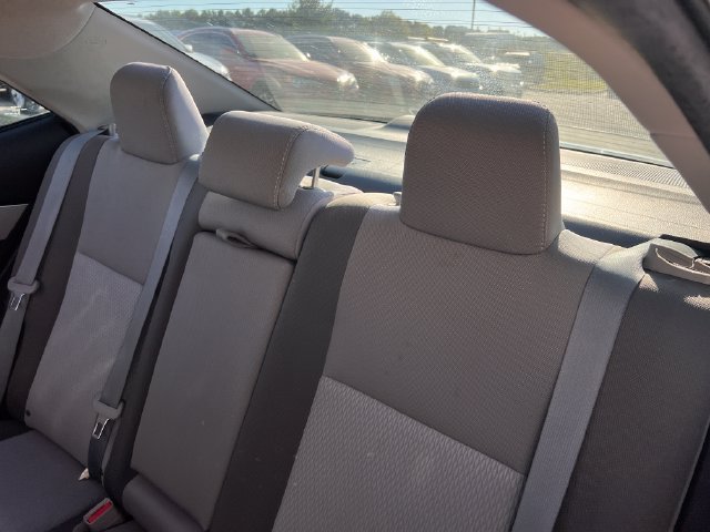 Used 2017 Toyota Corolla LE w/ Carpet Mat Package (TMS) FWD image 17