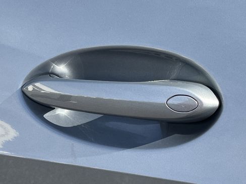 Used 2025 BMW X7 xDrive40i w/ Parking Assistance Package image 32