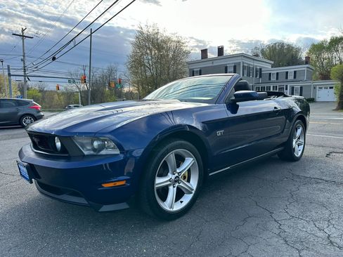 Used 2010 Ford Mustang GT RWD image 3