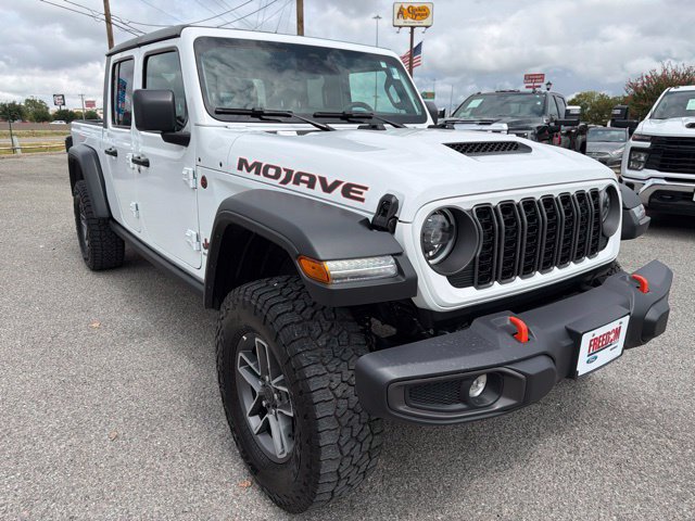 Used 2026 Jeep Gladiator Mojave AWD/4WD image 3
