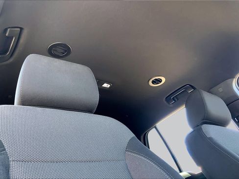 Used 2023 Chevrolet Traverse LT FWD image 14
