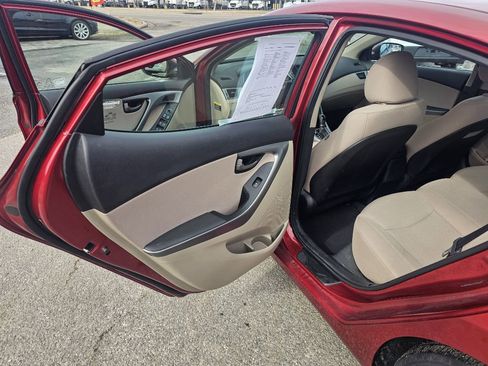 Used 2016 Hyundai Elantra SE w/ Option Group 02 image 16