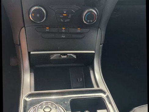 Used 2019 Ford Edge SE w/ SE Fleet Driver's Package AWD/4WD image 12