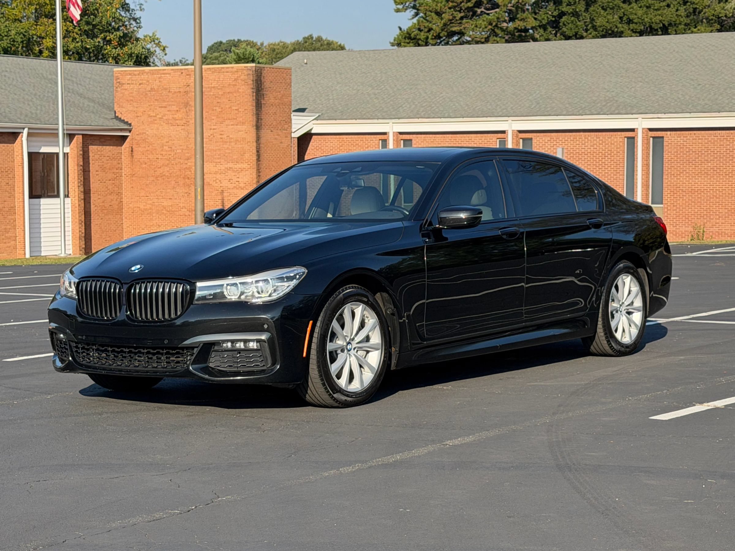 Used 2019 BMW 740i xDrive w/ M Sport Package AWD/4WD image 2