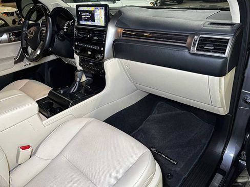 Used 2023 Lexus GX 460 Premium w/ Premium Plus Package image 11