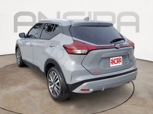 Used 2023 Nissan Kicks SV image 9