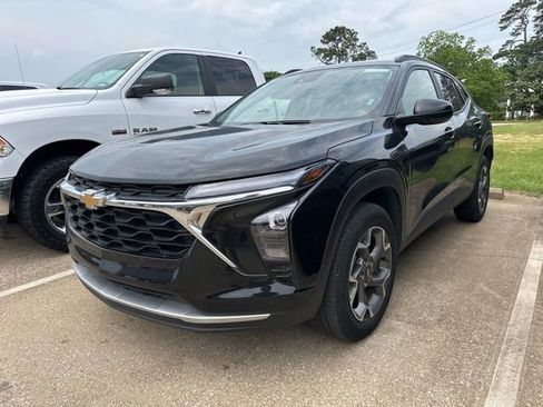 Used 2025 Chevrolet Trax LT w/ LT Convenience Package FWD image 1