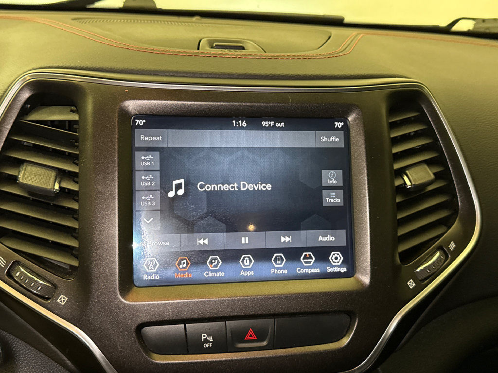 Used 2020 Jeep Grand Cherokee Altitude AWD/4WD image 26