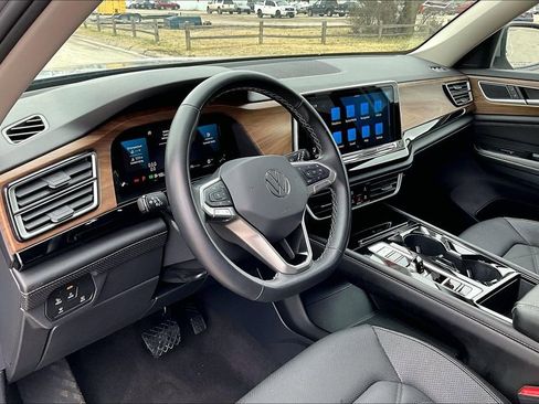 Used 2024 Volkswagen Atlas SE image 12