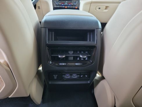 Used 2024 Jeep Grand Cherokee Limited w/ Trailer Tow Package AWD/4WD image 11