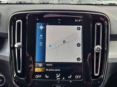 Used 2022 Volvo XC40 T5 Momentum image 16