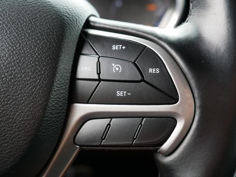Used 2022 Jeep Grand Cherokee Laredo X AWD/4WD image 29