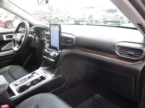 Used 2024 Ford Explorer Limited w/ Limited Technology Package AWD/4WD image 50