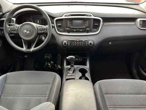 Used 2017 Kia Sorento LX image 13