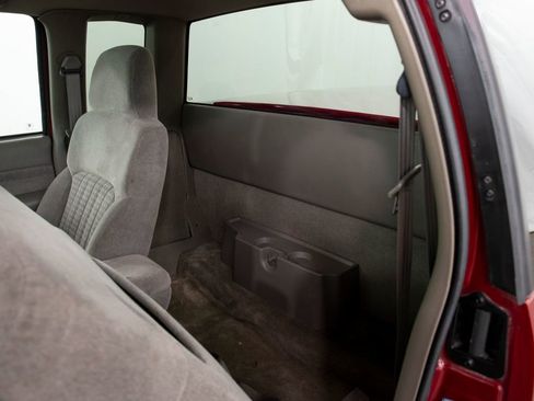 Used 2002 Chevrolet S10 Pickup LS w/ LS Preferred Equipment Group image 9