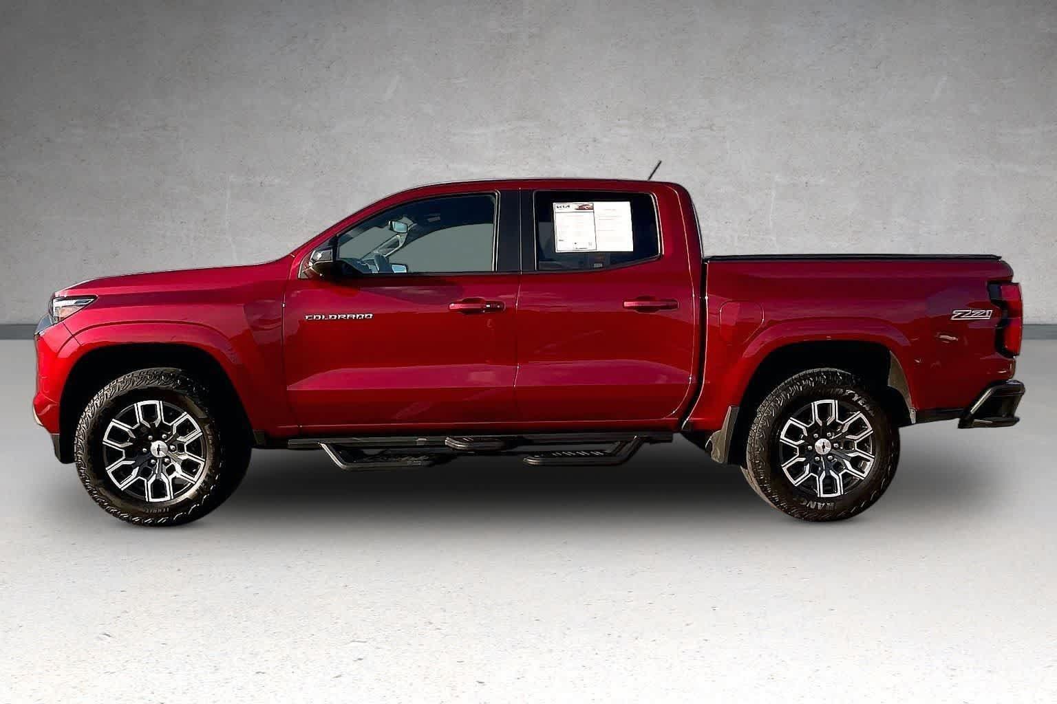 Used 2023 Chevrolet Colorado Z71 w/ Z71 Convenience Package 2 AWD/4WD image 3