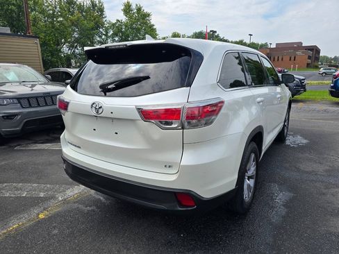 Used 2014 Toyota Highlander Plus FWD image 3