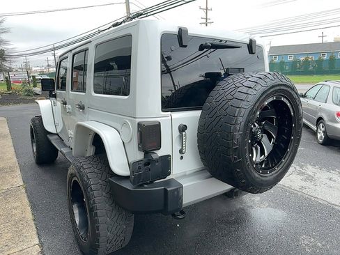 Used 2017 Jeep Wrangler Unlimited Sahara w/ Connectivity Group image 4