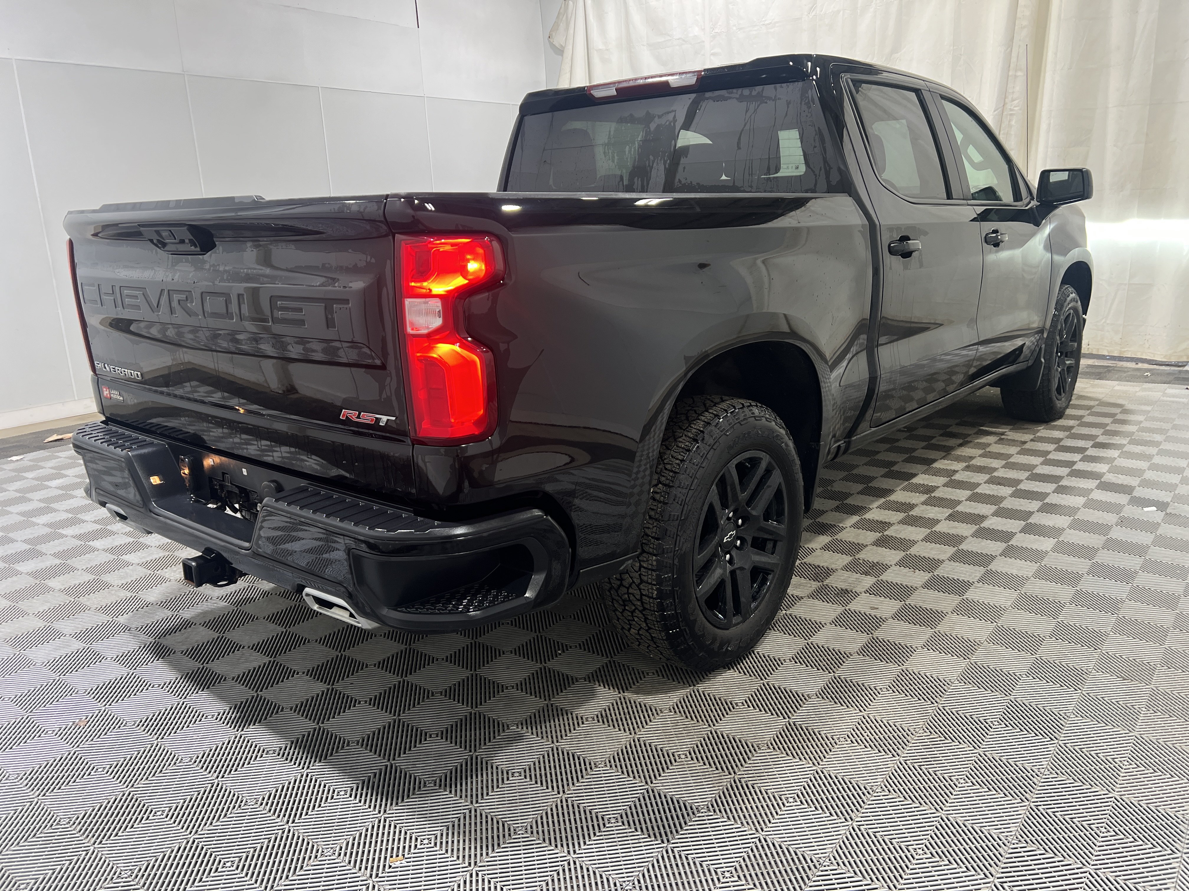 Used 2025 Chevrolet Silverado 1500 RST AWD/4WD image 3