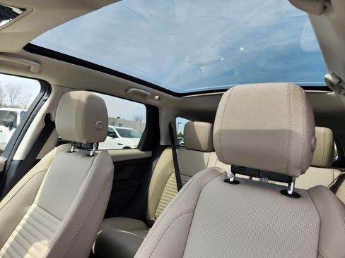 Used 2025 Land Rover Discovery Sport S image 8