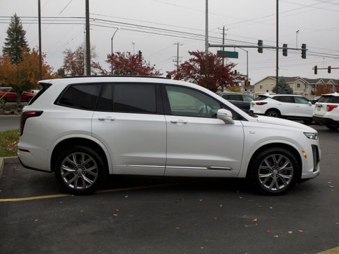 Used 2020 Cadillac XT6 Sport w/ Platinum Package image 4