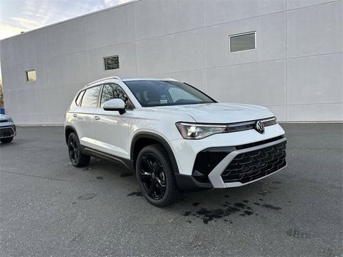 New 2025 Volkswagen Taos SEL image 7