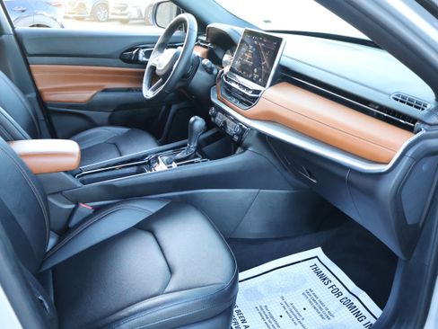 Used 2024 Jeep Compass Limited image 11