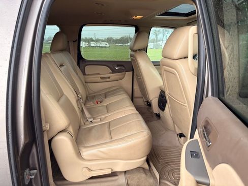 Used 2011 Chevrolet Suburban LT w/ Luxury Package AWD/4WD image 28